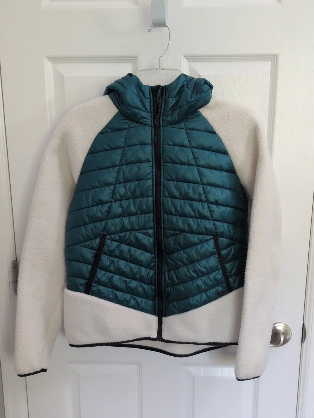 Mountain HardWear Women's Altius Hybrid Hooded Jacket - Teal & Off White - M